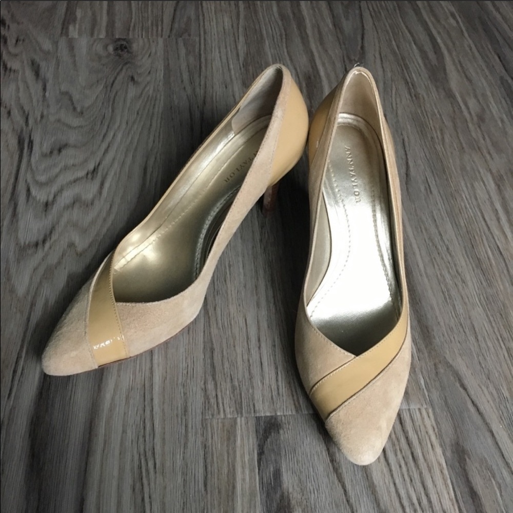 Ann Taylor suede leather 2.5” Heels pumps career